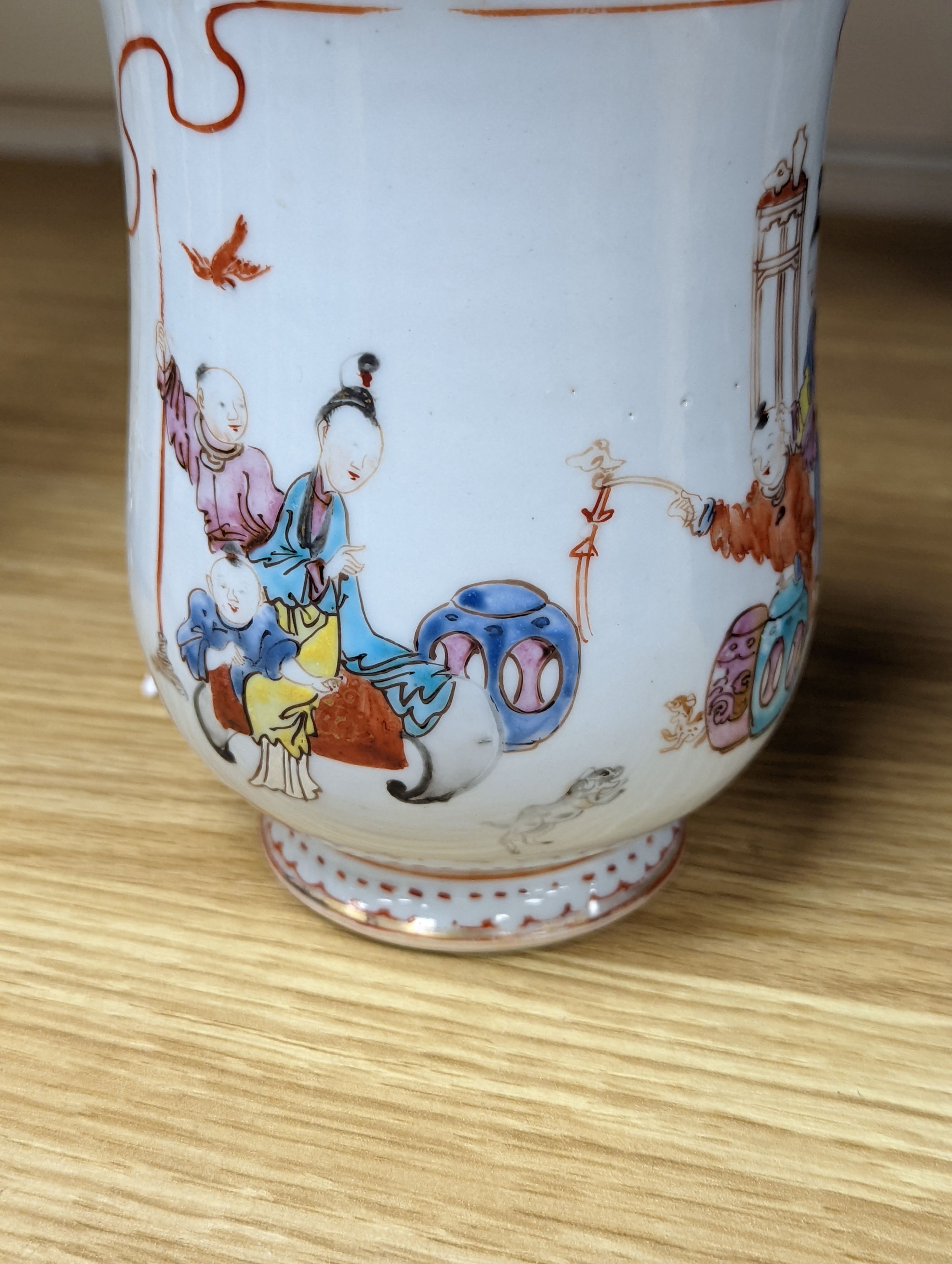 An 18th century Chinese export famille rose mug , 14cm